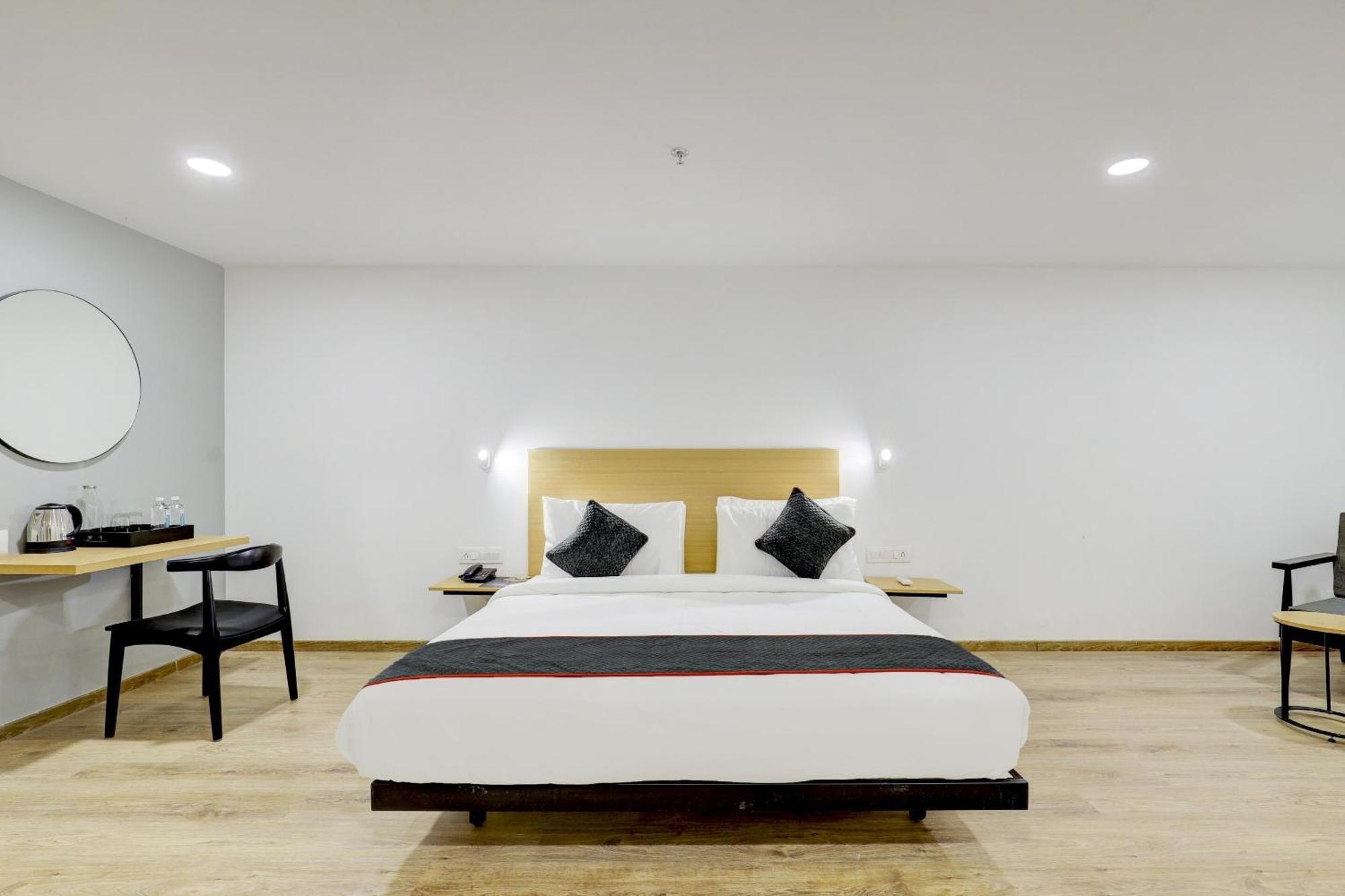 Hotel Super Townhouse Rajyash Rise Sarkhej Exterior foto